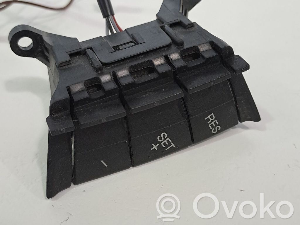Boutons / interrupteurs volant   3M5T9E740AD