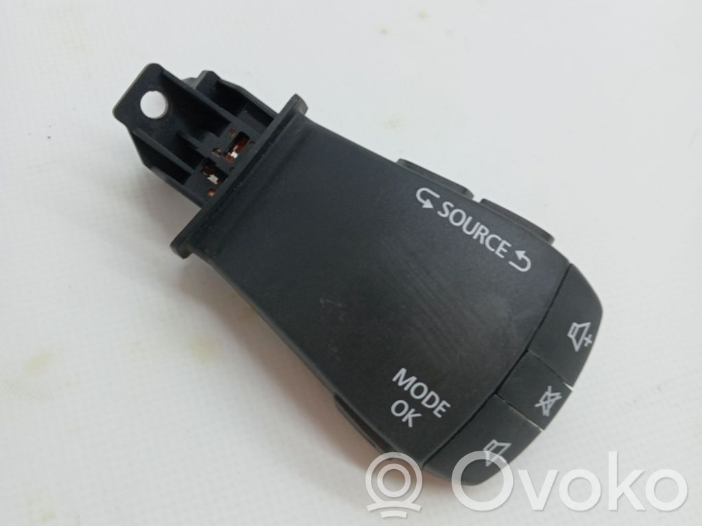 Renault Megane IV Boutons / interrupteurs volant 
