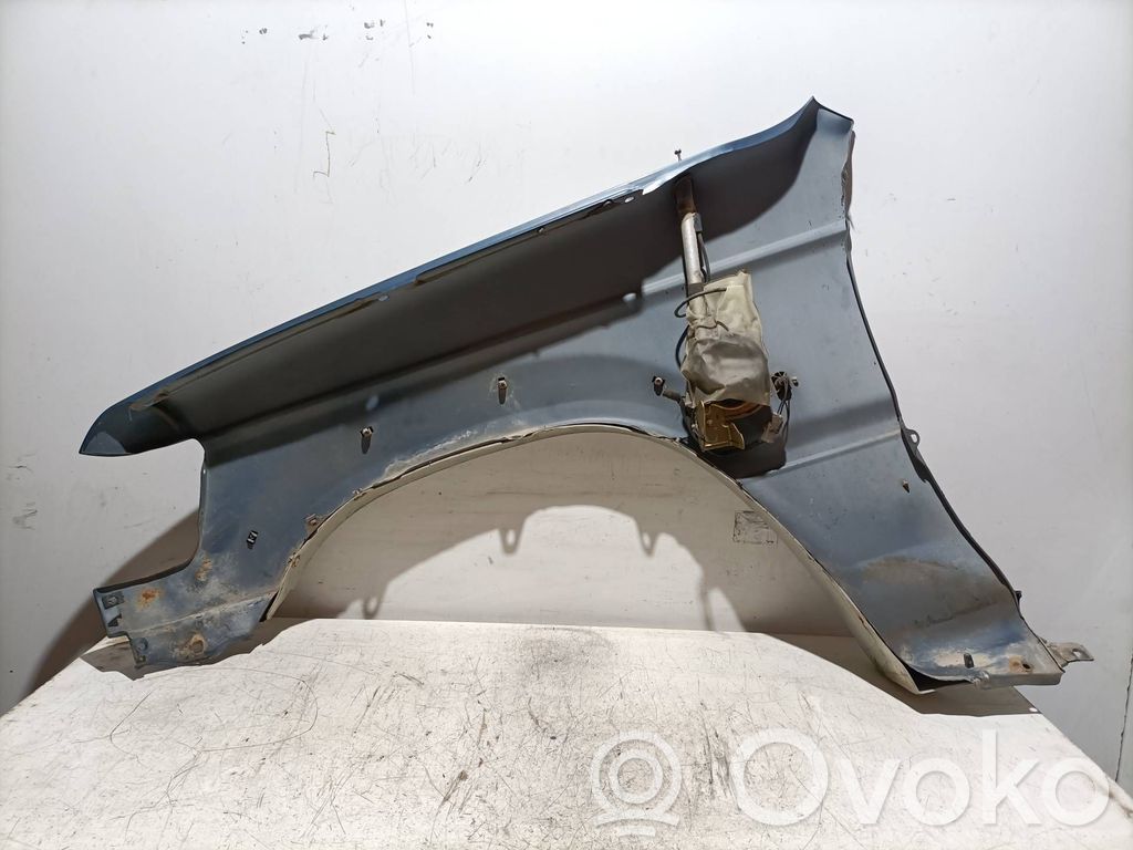 Etulokasuojan reuna   MB408834,MB408832
