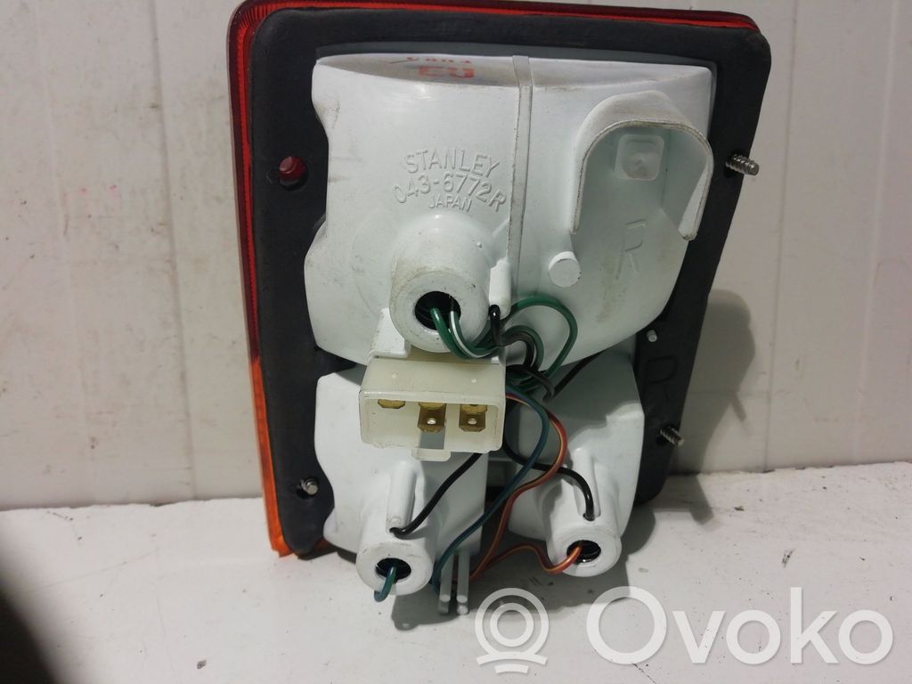 Mitsubishi Montero Lámpara de faros/luces traseros 