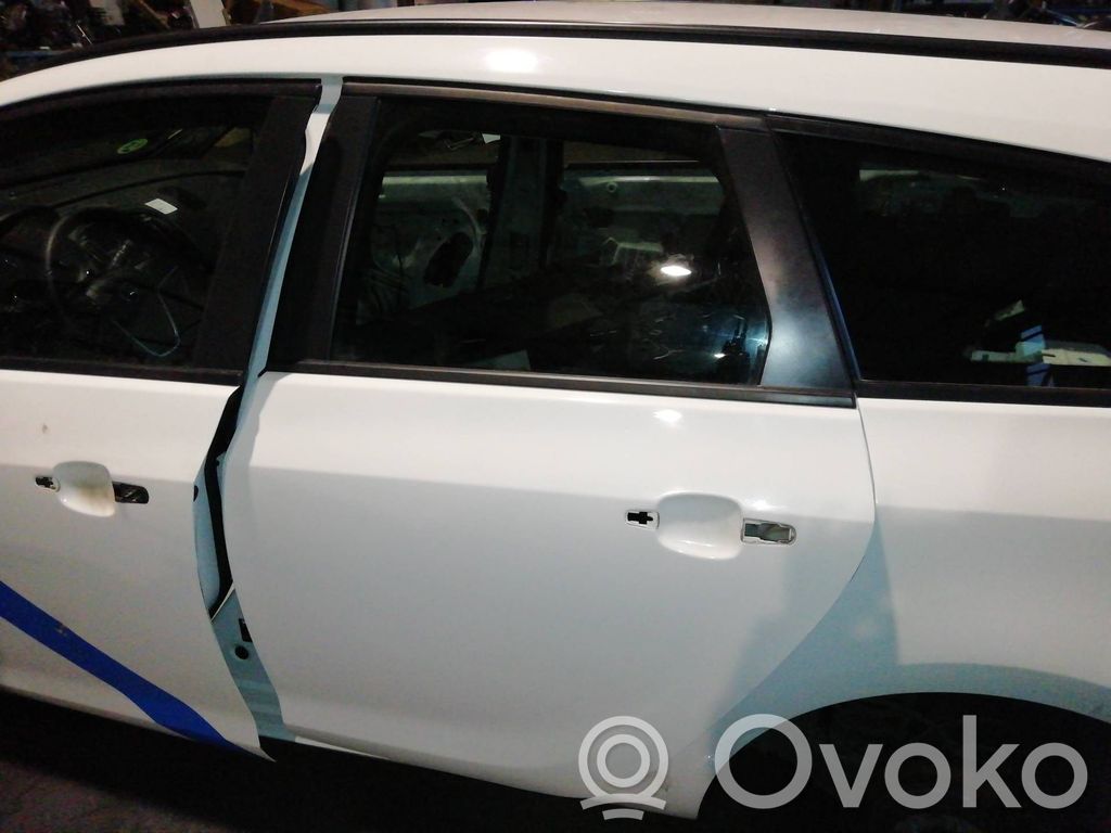 Opel Astra J Puerta trasera 