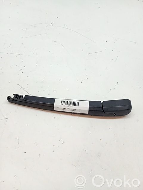 Brazo del limpiaparabrisas trasero   988502K000