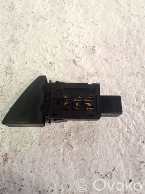 Botón interruptor de luz de peligro   GS1D664H0A