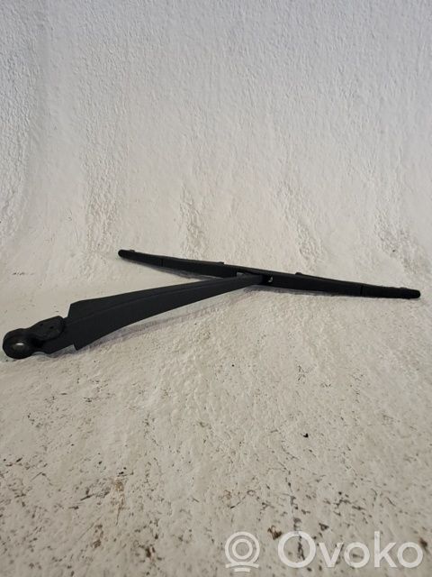 Brazo del limpiaparabrisas trasero   C2S28480