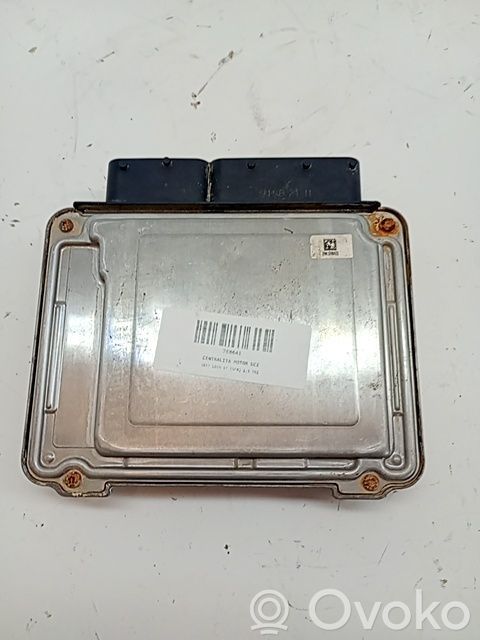 Unidad de control/módulo ECU del motor   05E907309A,05E906018CM