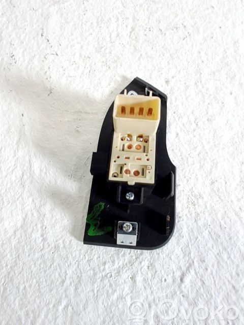 Chevrolet Captiva Electric window control switch 
