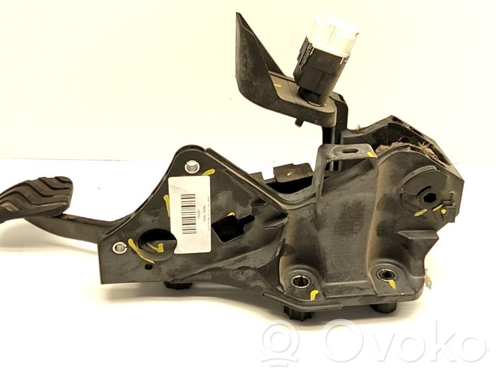 Pedal de freno   8201606986
