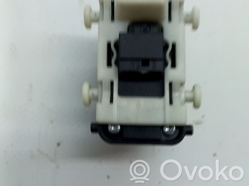 Comutator comandă geamuri electrice   A2038200210