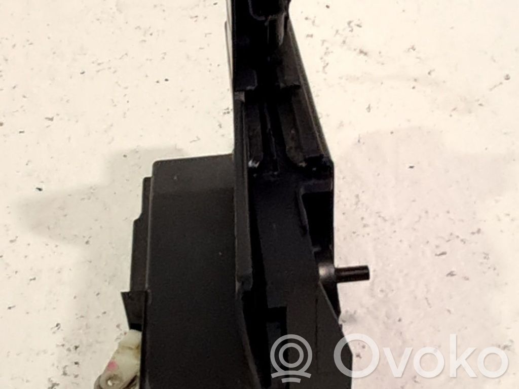 Takaoven lukko   825022281R