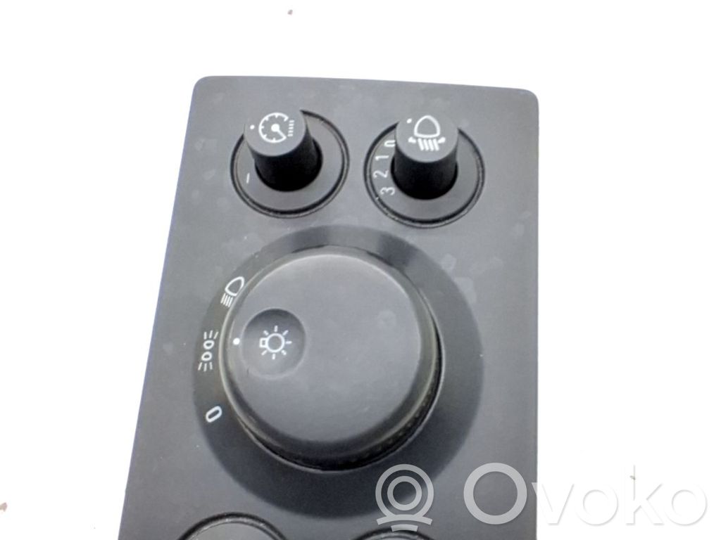 Light switch   93185581