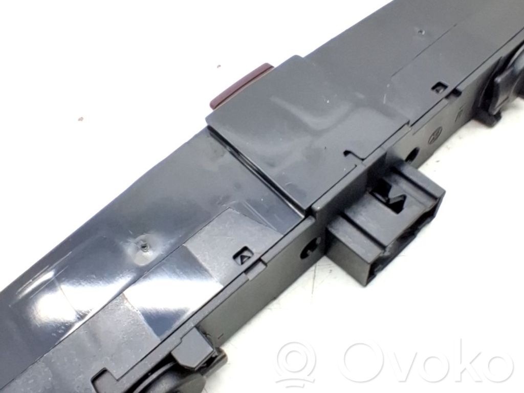 Botón interruptor de luz de peligro   13129281