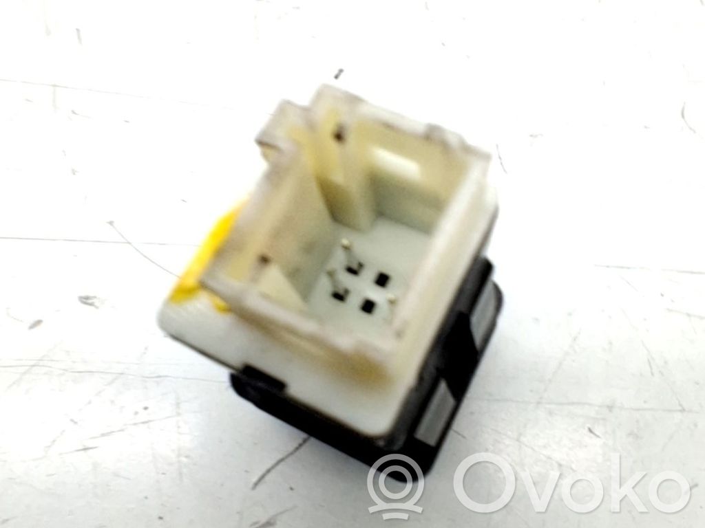 Botón interruptor de luz de peligro   39056778,YP00033477
