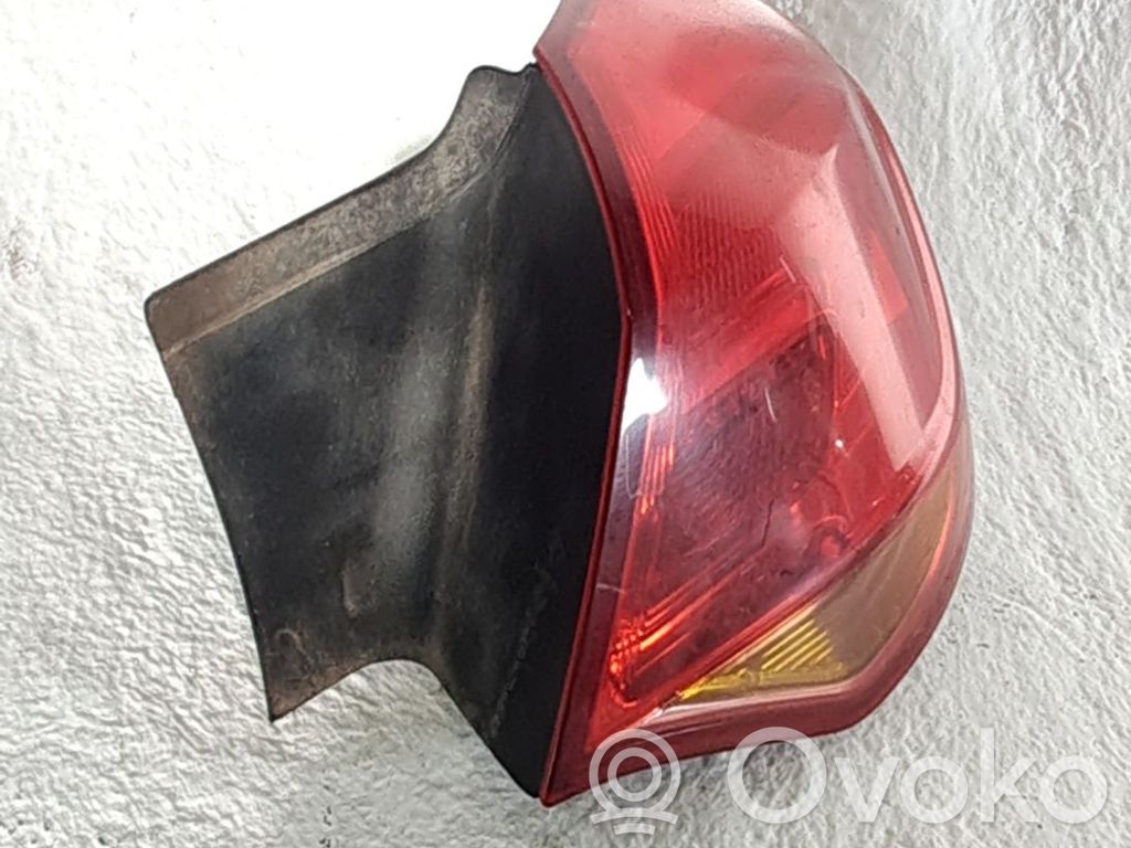Opel Astra J Spuldzīte 