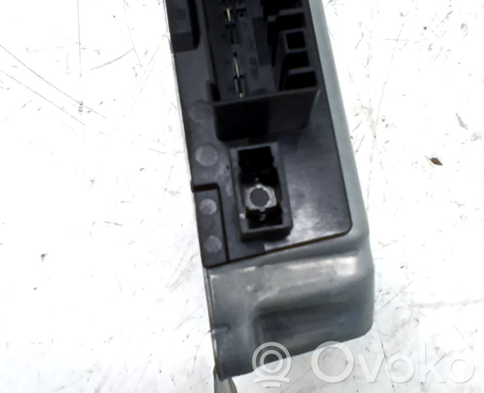 Radio / CD-Player / DVD-Player / Navigation   13384291