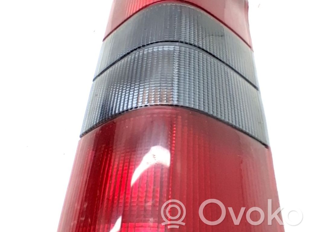 Lámpara de faros/luces traseros   1303000080