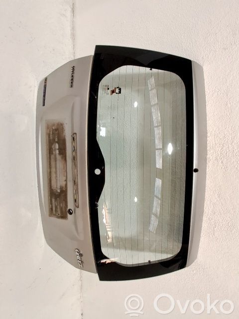 Puerta del maletero/compartimento de carga   737001C010