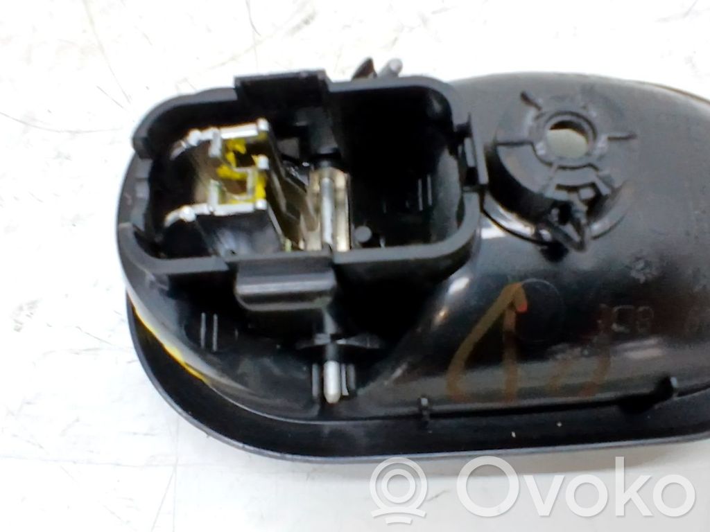 Manecilla interna puerta trasera   A4537600800
