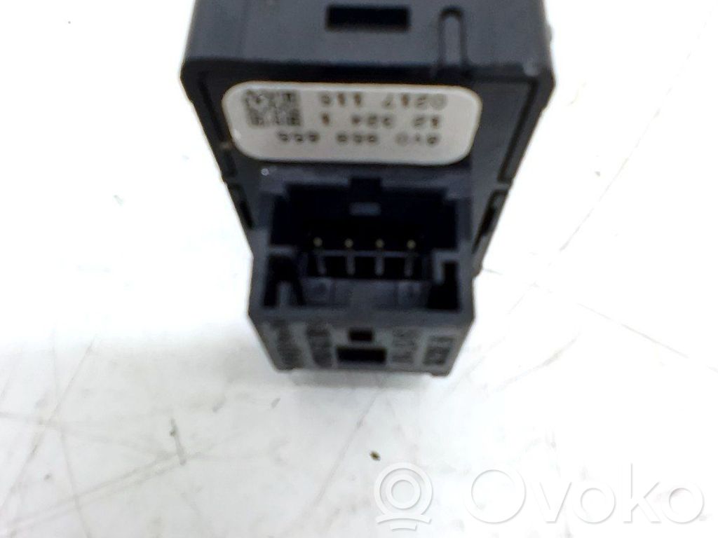 Electric window control switch   8V0959855