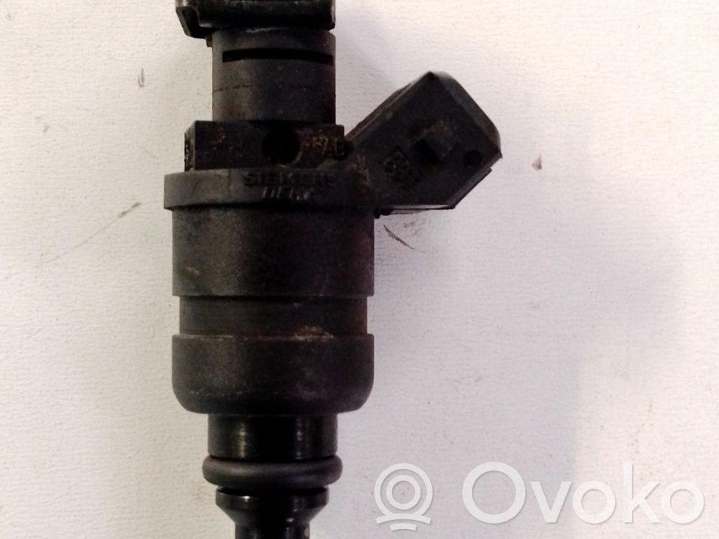 Inyector de combustible   13537546244,1427240