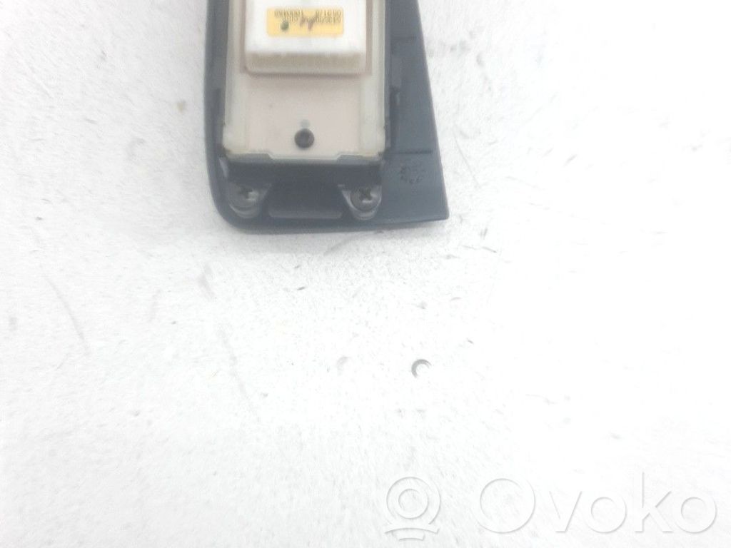 Comutator comandă geamuri electrice   8482005100