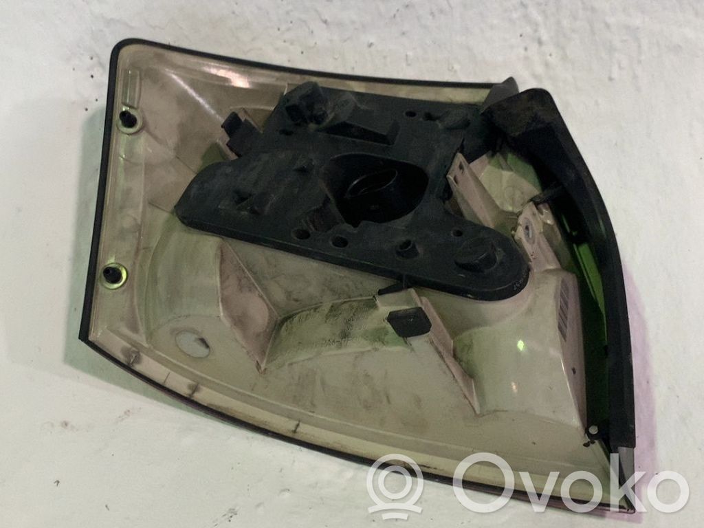 Audi A4 S4 B6 8E 8H Takavalon polttimo 