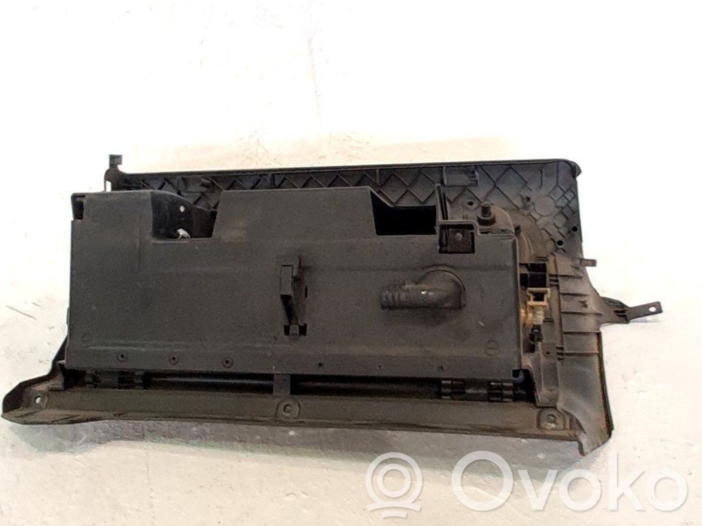 Guantera   1K1857101G71N