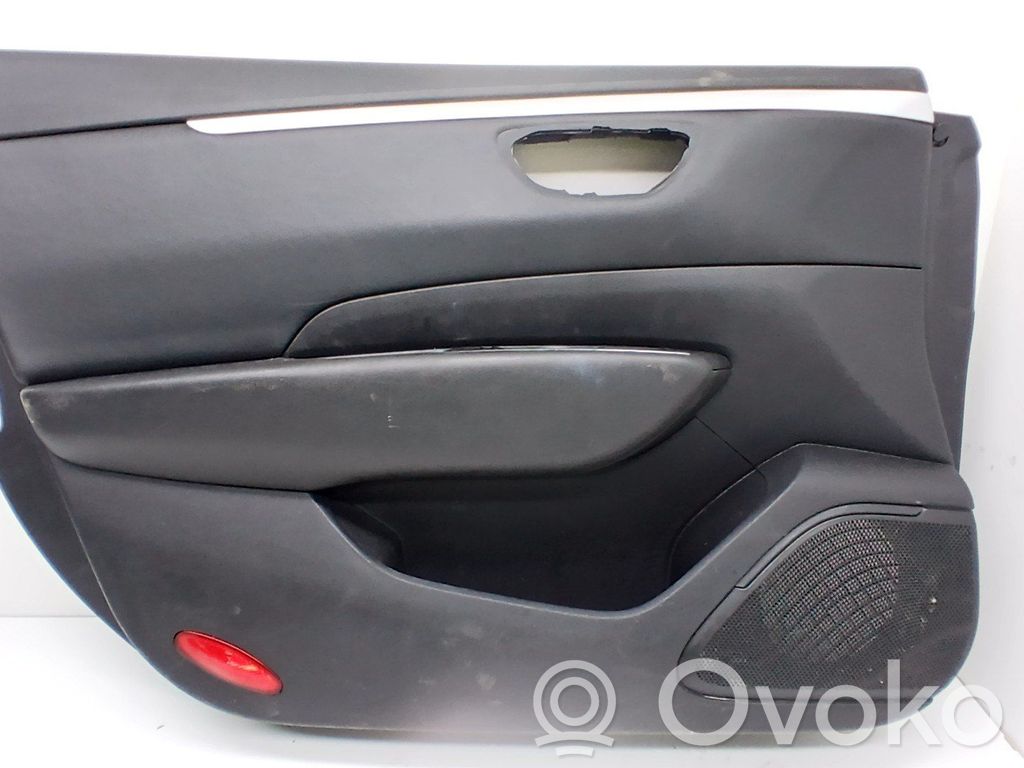 Revestimiento de puerta delantera   829A15744R