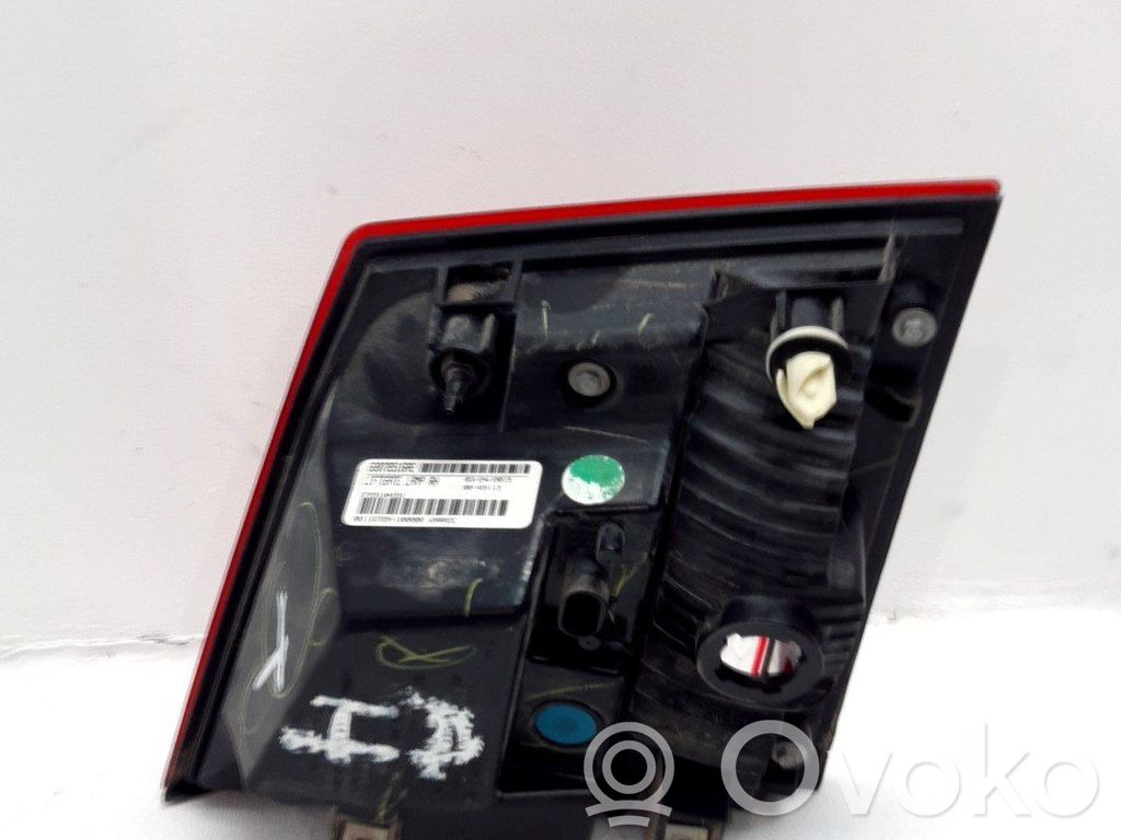 Lámpara de faros/luces traseros   K68078517AE