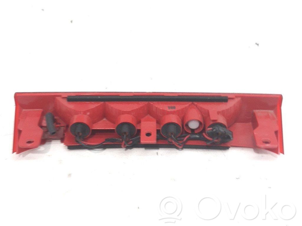 Troisième feu stop   92700H8400