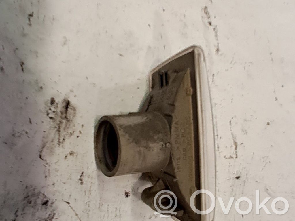 Opel Corsa D Indicatore di direzione del parafango anteriore