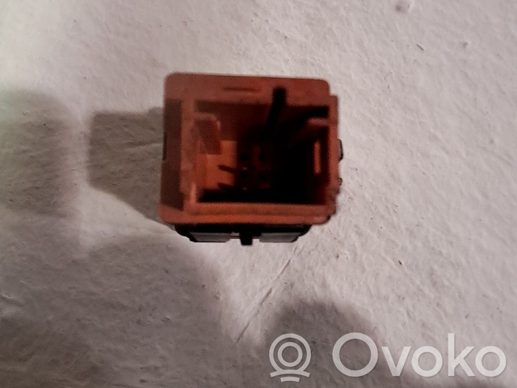 Botón interruptor de luz de peligro   6554GT