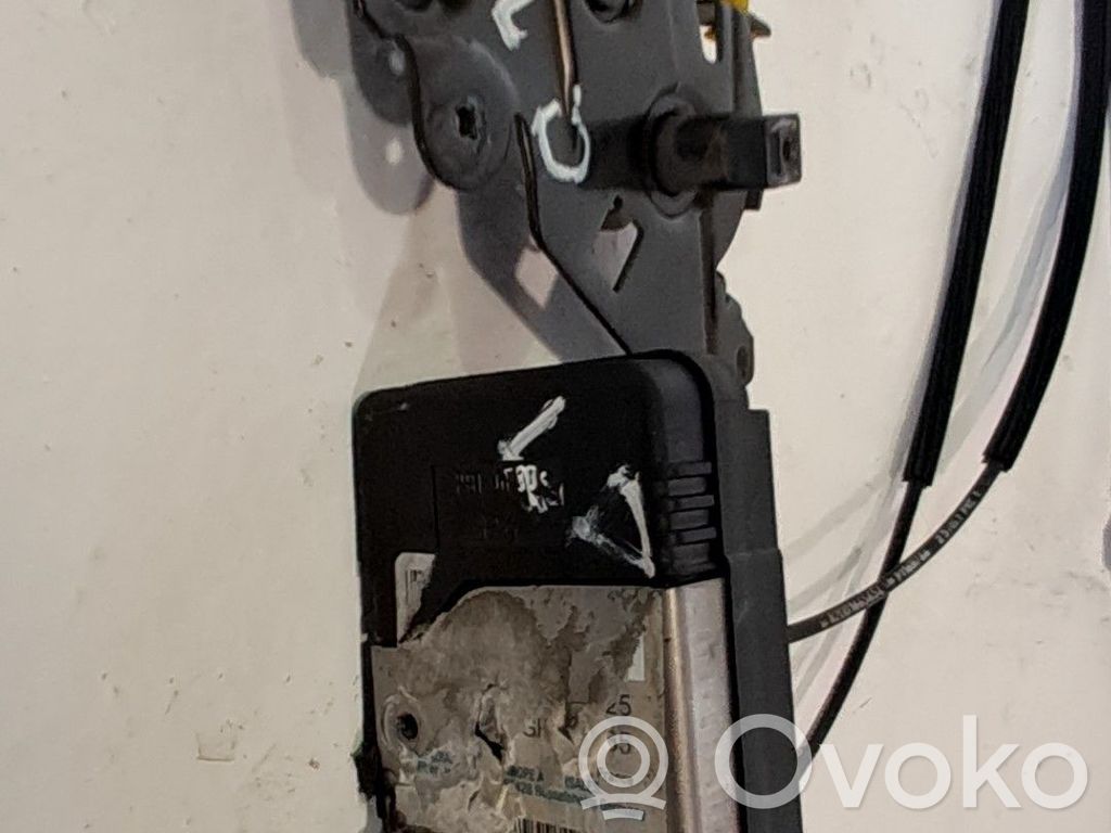 Opel Vivaro Sliding door lock 