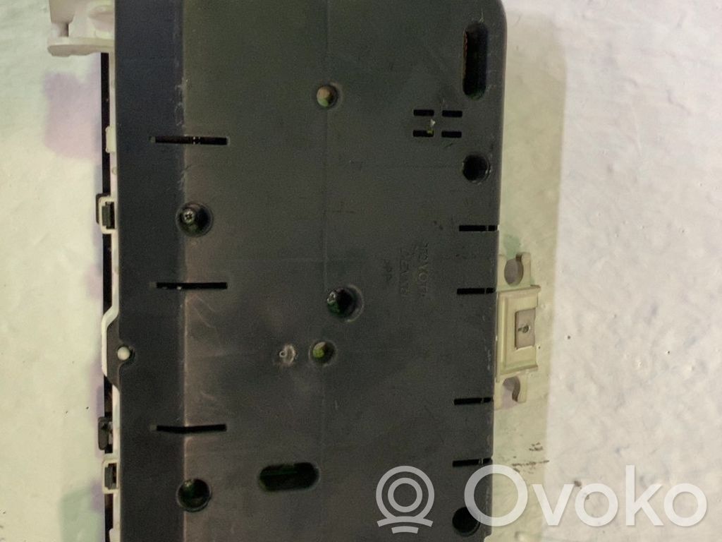 Toyota Corolla Verso AR10 Tachimetro (quadro strumenti) 