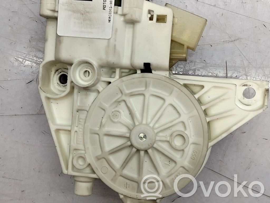 Mercedes-Benz C W203 Moteur de lève-vitre de porte avant 