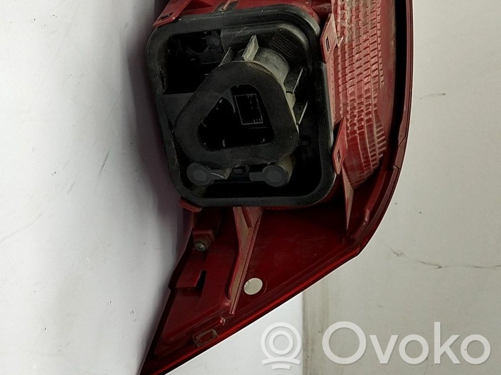 Volkswagen PASSAT B3 Bec lampă spate