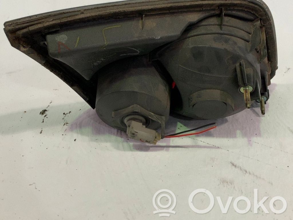 Lámpara de faros/luces traseros   GJ6A513F0D