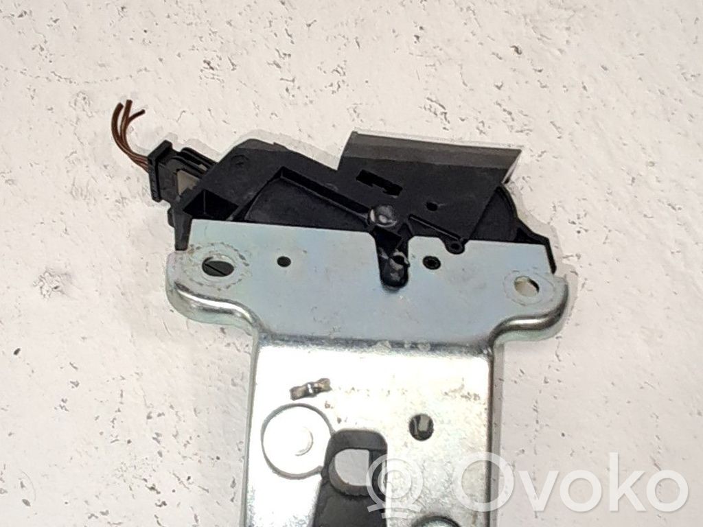 Volkswagen PASSAT B6 Blocco chiusura del portellone