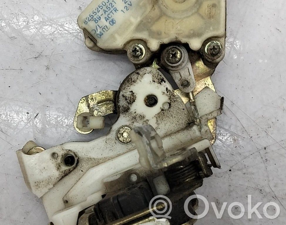 Nissan Terrano Încuietoare ușă spate 