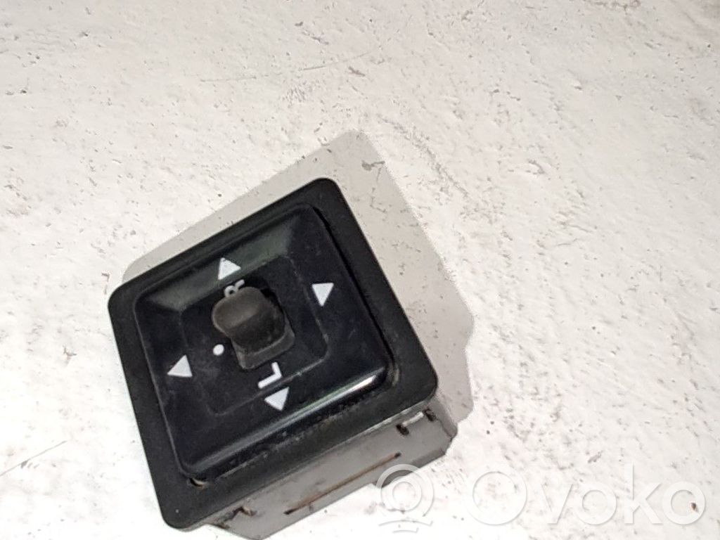 Sivupeilin kytkin   MB561810