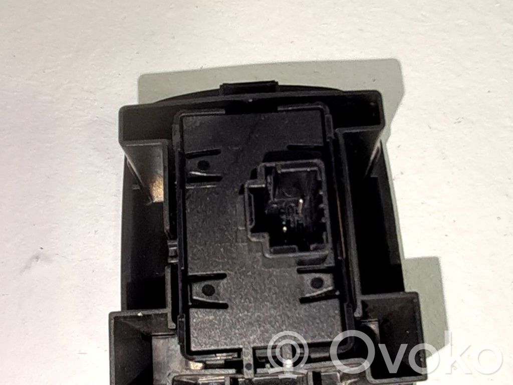 Electric window control switch   A4539056000