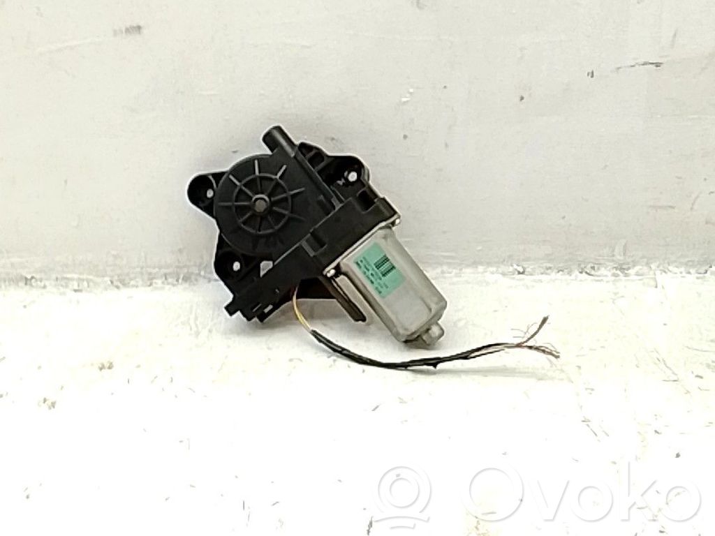 Priekšpusē loga pacēlāja motoriņš   1768208,7M5T14D218AC