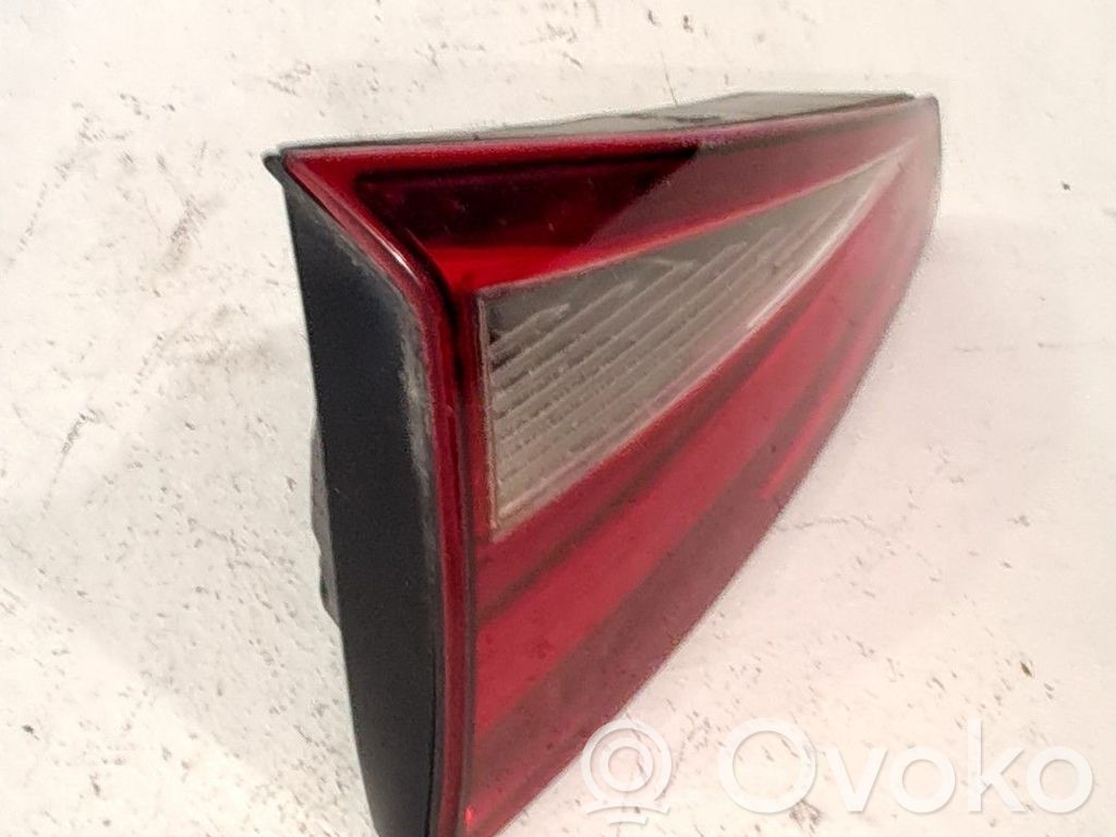 Lámpara de faros/luces traseros   575945308D