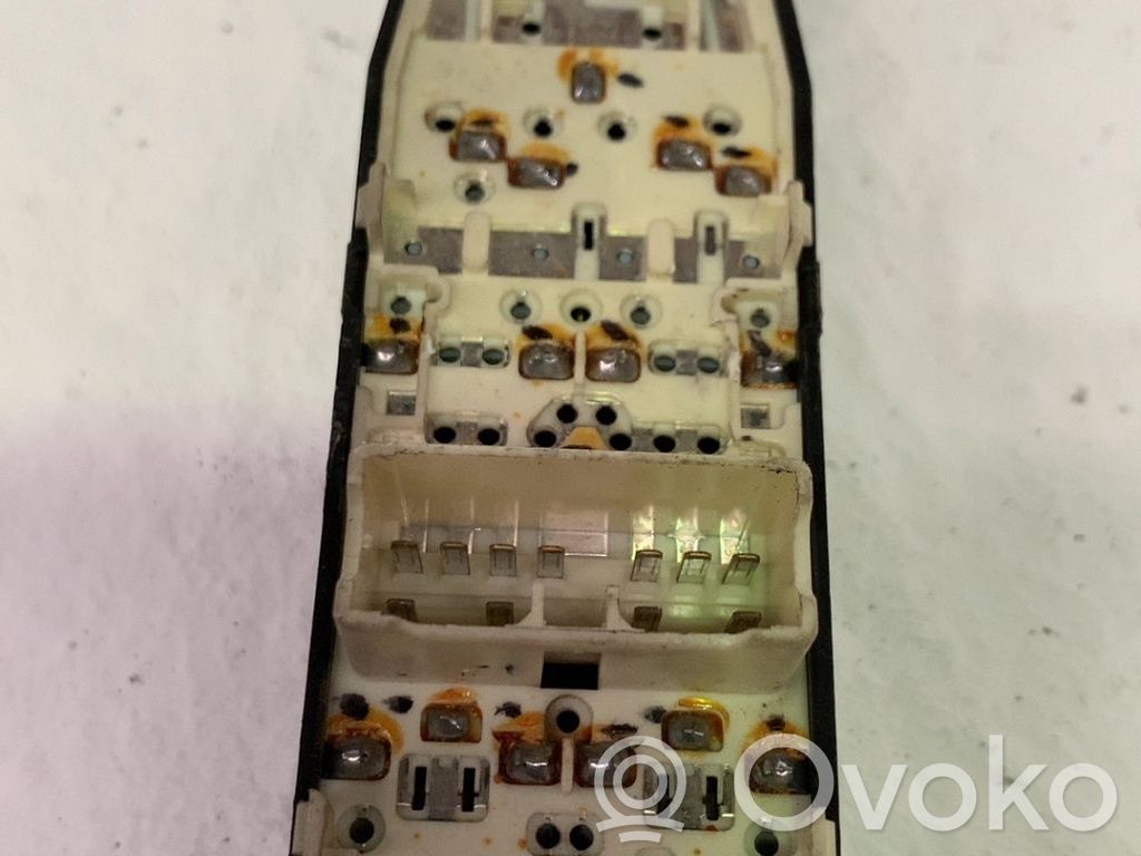 Chevrolet Aveo Electric window control switch 