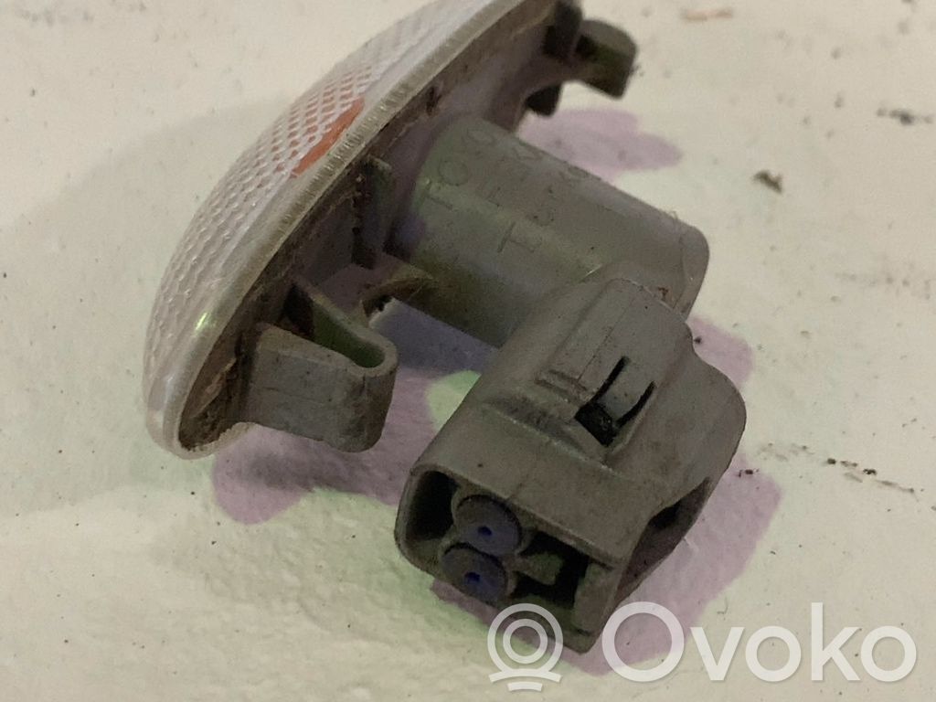 Toyota Yaris Semnalizator bară față 