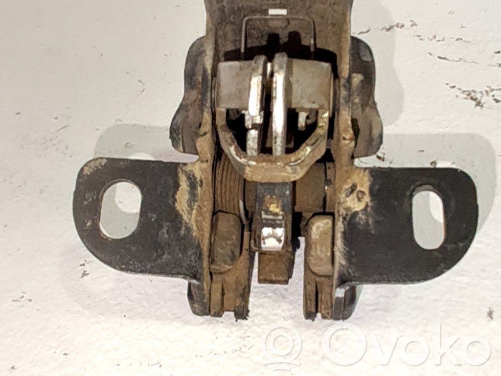 Tailgate lock latch   9186838