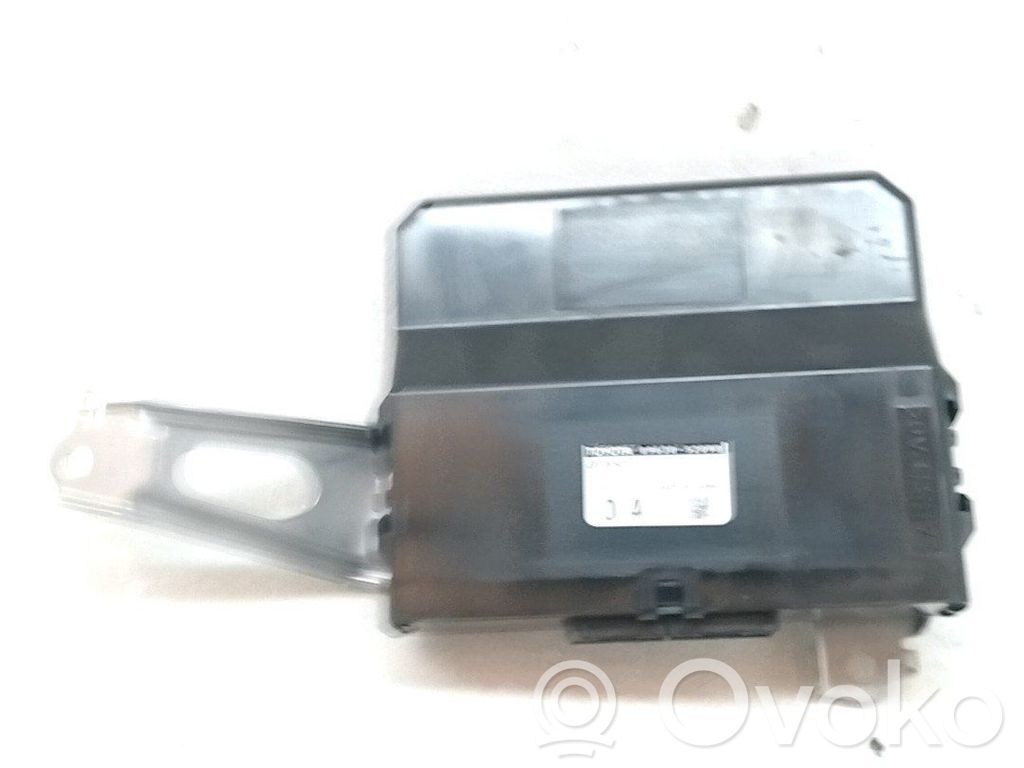 Toyota Yaris Module de contrôle carrosserie centrale 