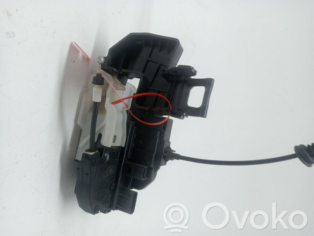 KIA Ceed Priekšpusē slēdzene 