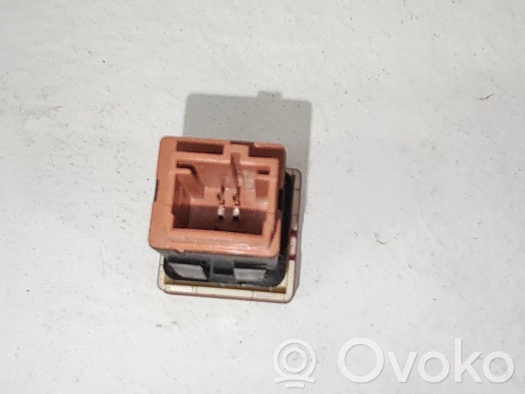 Botón interruptor de luz de peligro   6990L2
