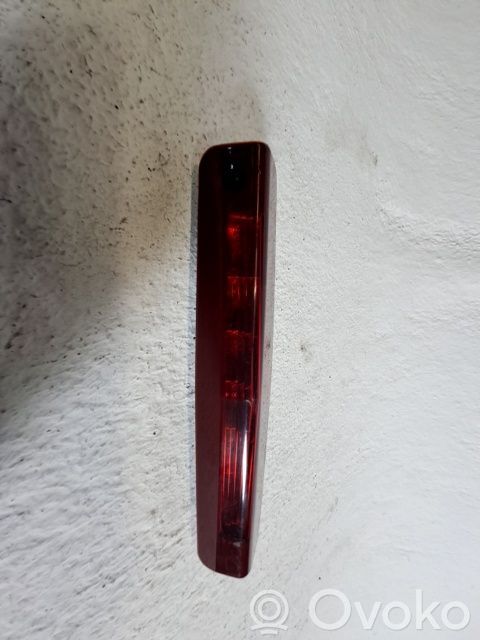 Troisième feu stop   93178774