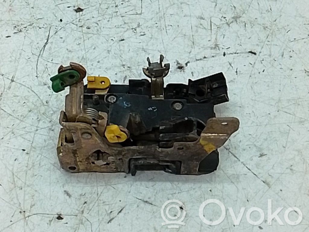 Serrure de porte avant   7701046799